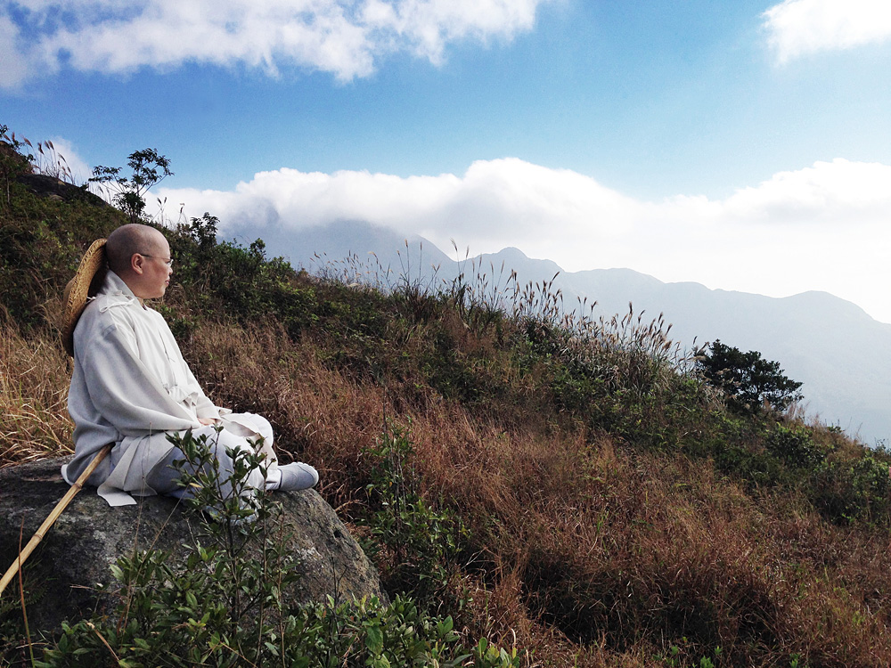 "How we use Zen Master Seung Sahn's teaching is very important. It's not just mimicking him, oh, the sky is blue, the tree is green." —Read more: bit.ly/3AeaFCd #zen #zmseungsahn #function #mind #thinking #everydaylife #kwanumzen