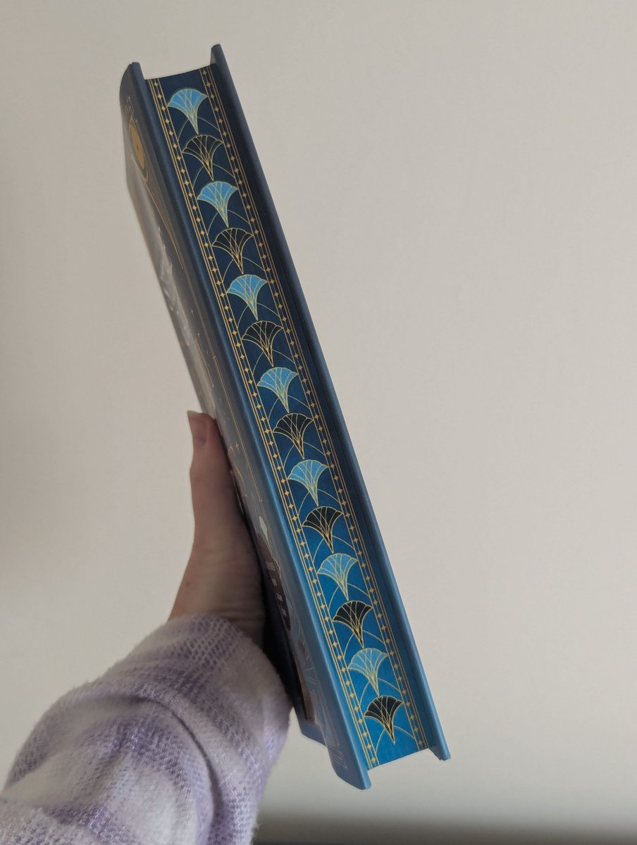 bookishworld_'s tweet photo. One of my most anticipated books for the year is finally here! So excited to read #AlchemyOfSecrets by Stephanie Garber. The Waterstones edition is so pretty 😍 https://t.co/rfFCrHhBHA