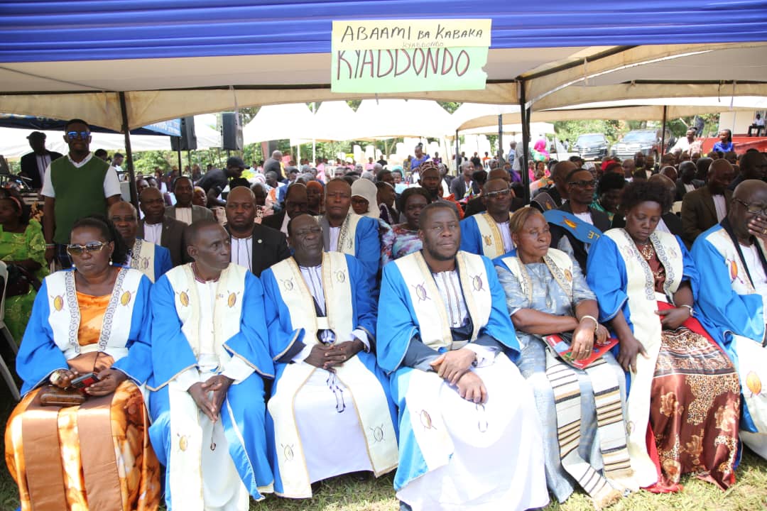 cpmayiga's tweet image. Nga 8/10/1962, Omulangira wa Bungereza Edward (Duke of Kent), yajja mu Bulange n'asisinkana Ssekabaka Muteesa II okuddiza Buganda obwetwaze bwayo olwo ne Uganda eyawamu n'eweebwa obwetwaze enkeera nga 9.
Leero mu kujjukira emyaka 63, tukuzizza olunaku lwa Bulungibwansi ne…