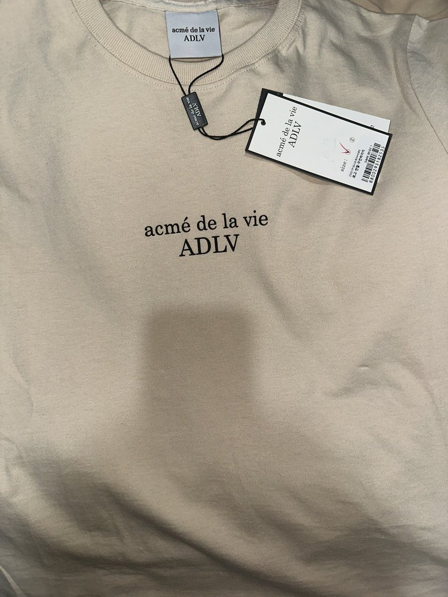 dessertforlyfe's tweet photo. wts kaos adlv warna beige size 1, ini bukan tipe yg oversized gitu. Harga asli 749 di bazaar aland jadi 225 ajaa dijual gapake fee jastip https://t.co/5ra4y8E62I