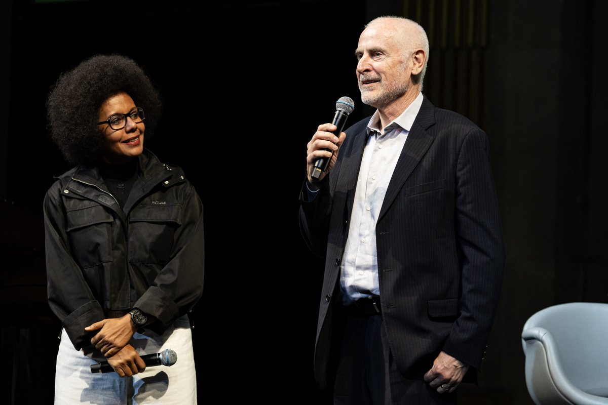 yannickhoppe's tweet photo. La voix de #JacquesMartial résonnera encore, portée par tous ceux qu’il a inspirés.
Merci aux artistes, amis et compagnons de route pour cette soirée pleine d’émotion et de sens.
Merci Jacques pour ta lumière, tes combats et ta voix qui continueront de nous guider. 🫶🏻 3/3 https://t.co/7AL4i9OBnj