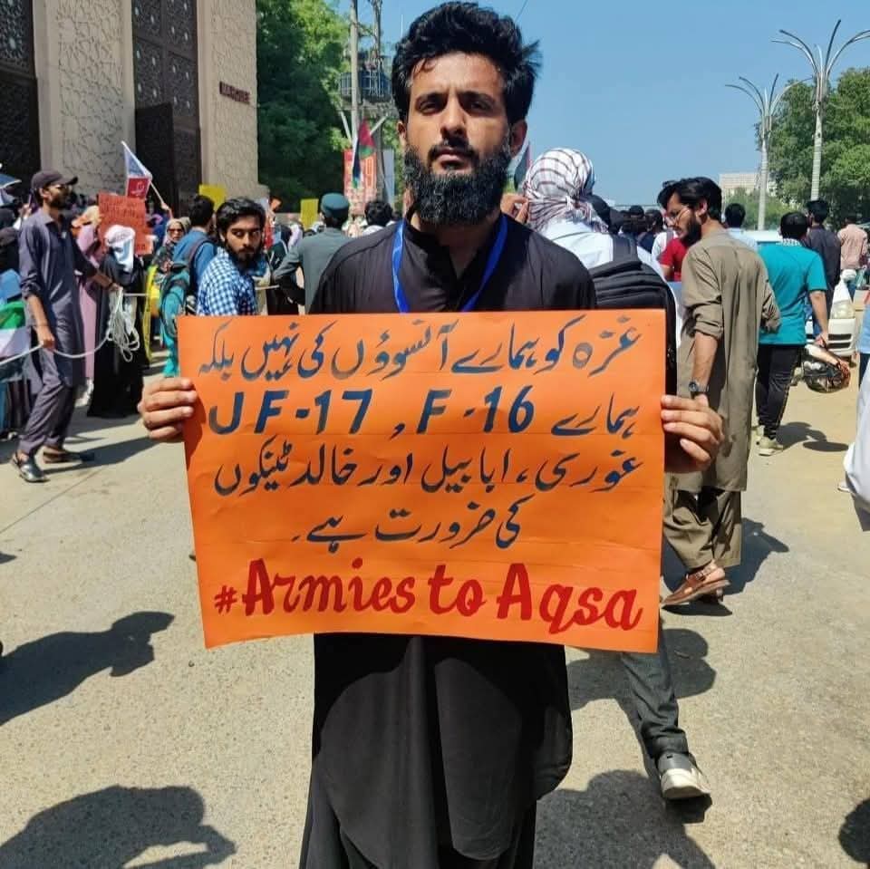 init_fivee's tweet photo. آئی ڈی ایف پاکستان کے لیڈر عاصم منیر نے جمیل بلوچ کو غزہ پر بات کرنے کی وجہ سے گھر سے اٹھوا لیا
#ReleaseJameelBehram https://t.co/6lKWrKx5HE