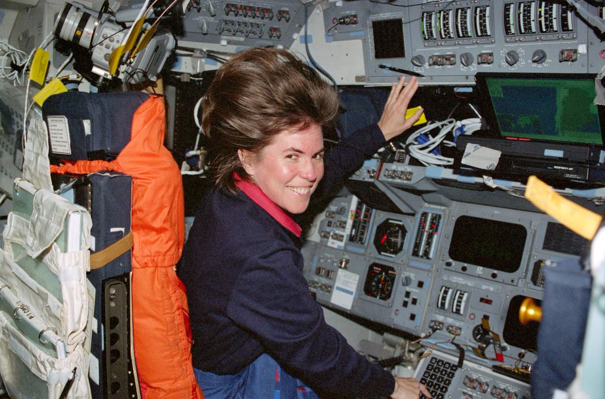 Astro_Cady's tweet image. Born #OTD 10/8/1956: Remembering the life & legacy of astronaut/engineer Dr. Janice Voss, who flew on 5 #SpaceShuttle missions - incl a rendezvous w/Mir & mapping over 47 million sq mi of Earth’s land. She later served as Science Director for Kepler Space Telescope. Ad Astra✨