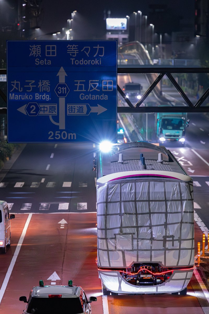 そろそろ電車くらいしか長年続けられたものがなく異常独身男性という文字列が頭を駆け巡る今日このごろ、
施工初日に嬉しそうにあげる人が大勢いて特に誰も咎めない所にジェネレーションギャップというものをひしｺｳひしｺｳと感じてます