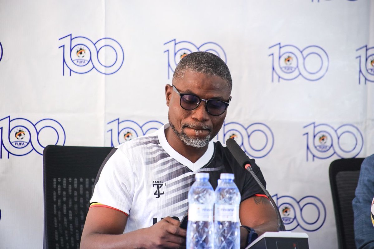 swiftpub's tweet image. The @OfficialFUFA CEO Edgar Watson has today unveiled Laryea Kingston as the Head coach of all Uganda National Men Football Junior Teams for the next 2 years.
Laryea is a Ghanaian with UEFA A and CAF B coaching license holder.
Brian Ssenyondo will remain the head coach of the…