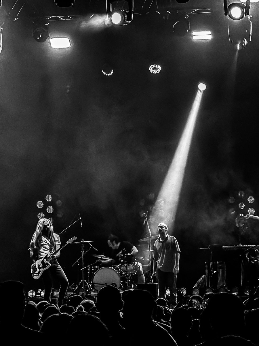 “¿Cuánto cuesta un segundo de todo el mundo?…

…Es la casa del pobre la más cara de limpiar
Es Stalin tu padre y el de todos los demás
Es el amor de madre una cuestión social
Son esos ojos negros los que aprendieron a odiar…”

Alcalá Norte. 

#photoofheday #photography #foto