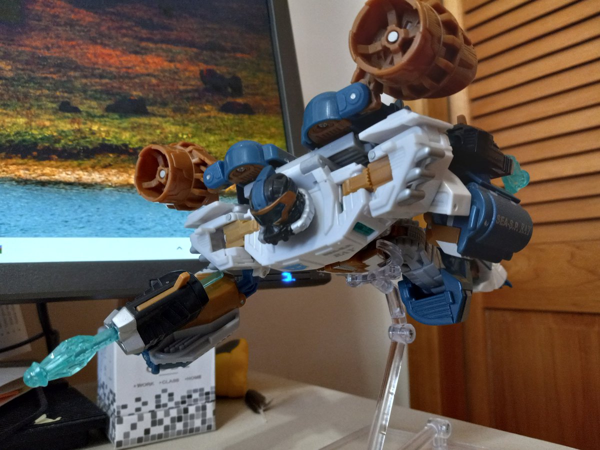 KBarnNow's tweet image. GOOD MORNING MINTO!!!

My desk friend today is the big Seaspray from one of the tie-in movie toylines.

A modern re-invention of Seaspray that asks: What if Alana dumped him and he roided the hell out?