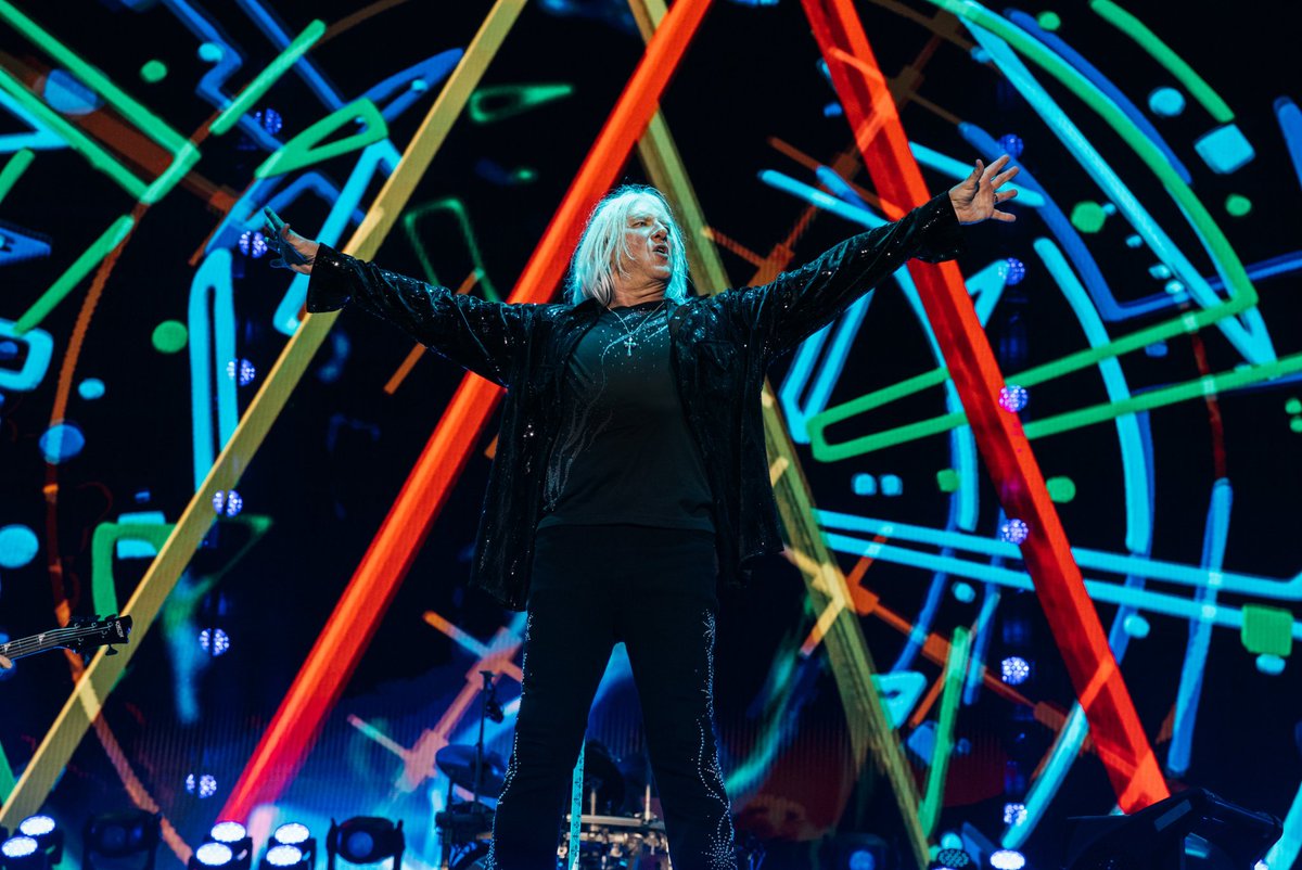 Zeff_joeElliot's tweet image. Epic night at @BBCRadio2 #R2InThePark. Thanks for bringing the 🔥🔥🔥

We&apos;ll be back home again next Summer. Limited tickets remain at DefLeppard.com/tour

📸 Ryan Sebastyan