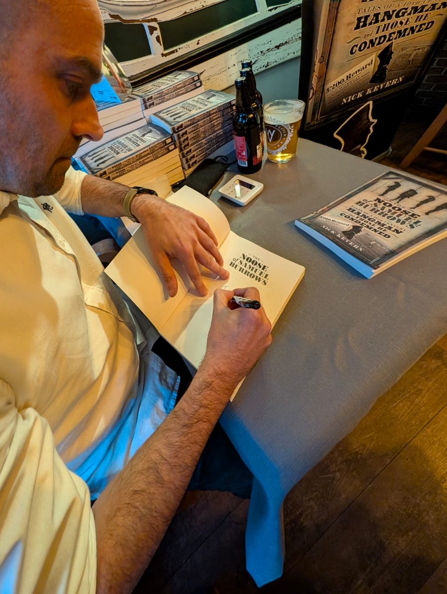 Olde cottage tweet media