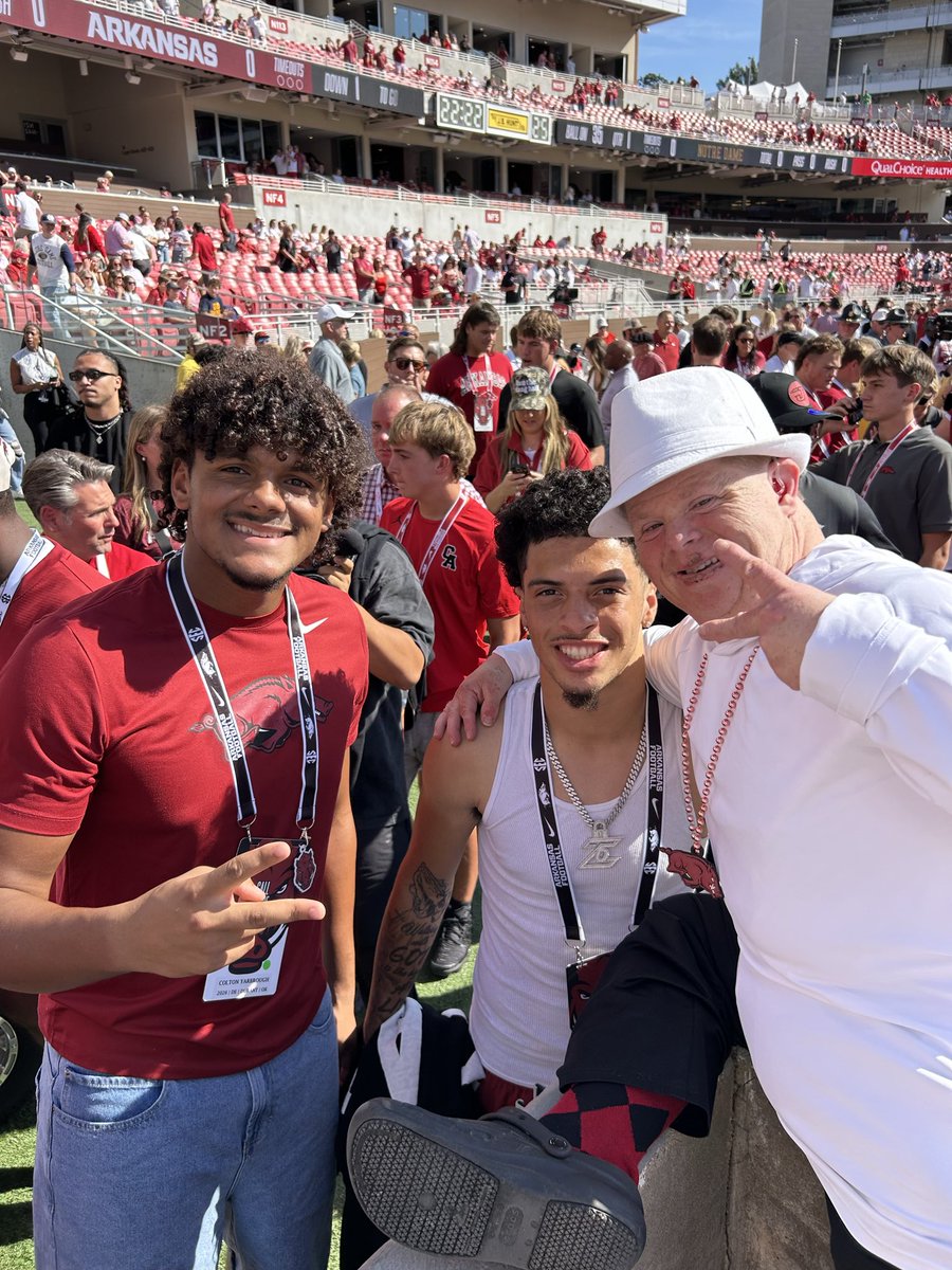 🔥 Just got word a Hall of Famer is pulling up to the Cabot Homecoming game this weekend! Looking forward to seeing you again!

Arkansas family — this is love right here. 🐗

#Arkansas #Conway #WampusCats 🚾 #WPS #Razorbacks #LockettIn 🔒