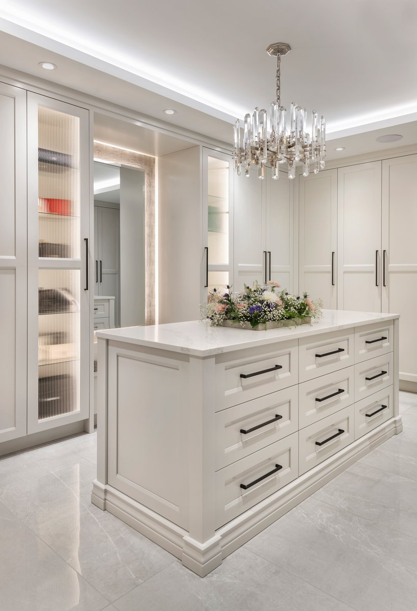 AstroDesign_Inc's tweet image. Luxury is having a space designed just for you.
Our walk-in closets go beyond storage. They’re sanctuaries of bespoke millwork, elegant lighting, and curated finishes that transform daily rituals into timeless indulgence.
astrodesigninc.com/consultation.h…
#AstroDesignInc #DesignBeyondTime