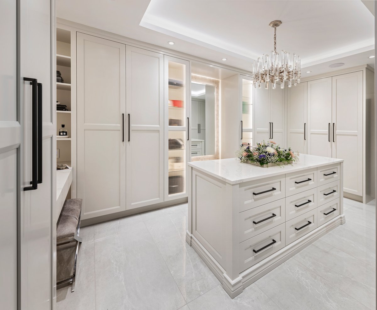 AstroDesign_Inc's tweet image. Luxury is having a space designed just for you.
Our walk-in closets go beyond storage. They’re sanctuaries of bespoke millwork, elegant lighting, and curated finishes that transform daily rituals into timeless indulgence.
astrodesigninc.com/consultation.h…
#AstroDesignInc #DesignBeyondTime