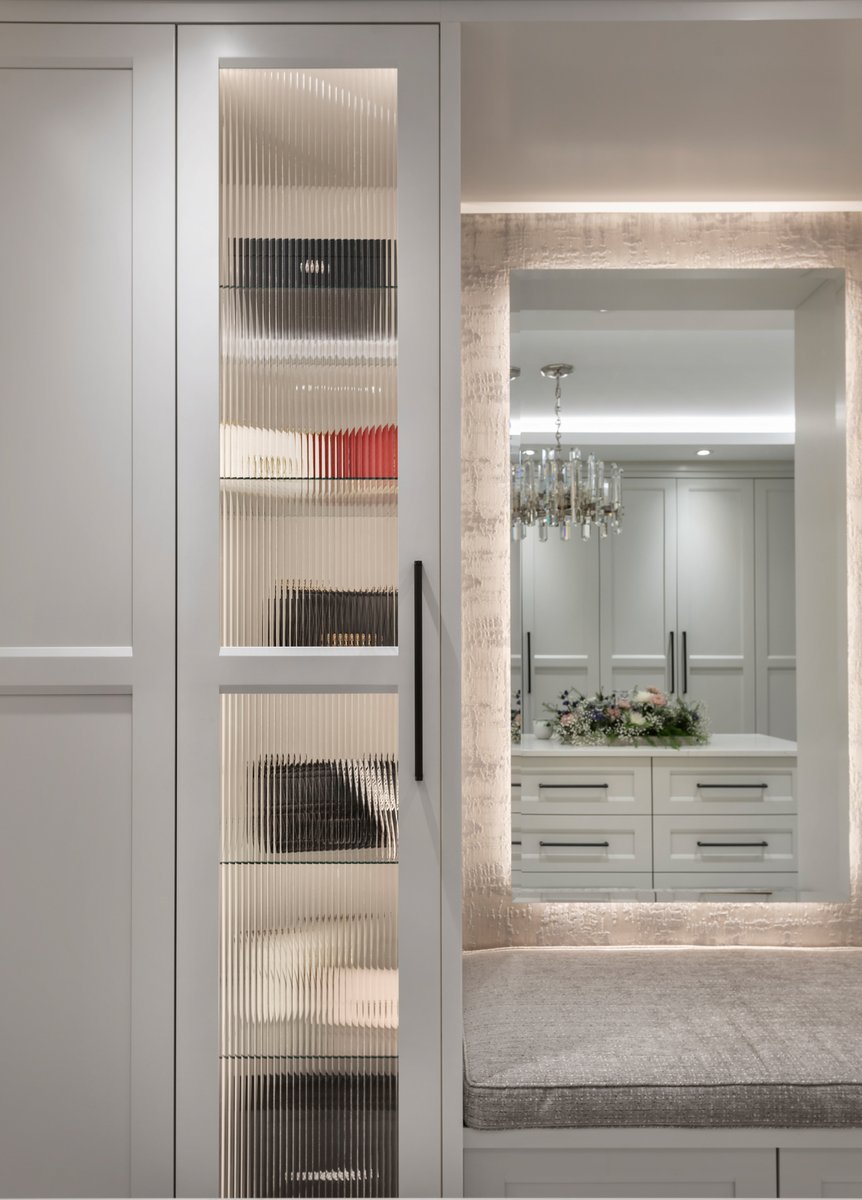 AstroDesign_Inc's tweet image. Luxury is having a space designed just for you.
Our walk-in closets go beyond storage. They’re sanctuaries of bespoke millwork, elegant lighting, and curated finishes that transform daily rituals into timeless indulgence.
astrodesigninc.com/consultation.h…
#AstroDesignInc #DesignBeyondTime