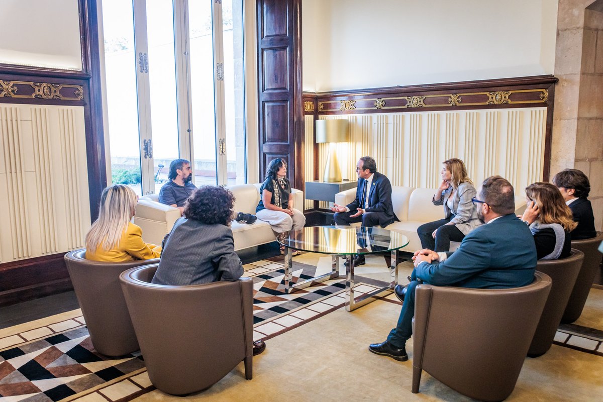 joseprull's tweet image. Donem la benvinguda al Parlament a la diputada Pilar Castillejo després de la seva detenció com a integrant de la Global Sumud Flotilla.

Celebrem el teu retorn, sana, estàlvia i lliure, a la cambra, com a representant del poble de Catalunya.