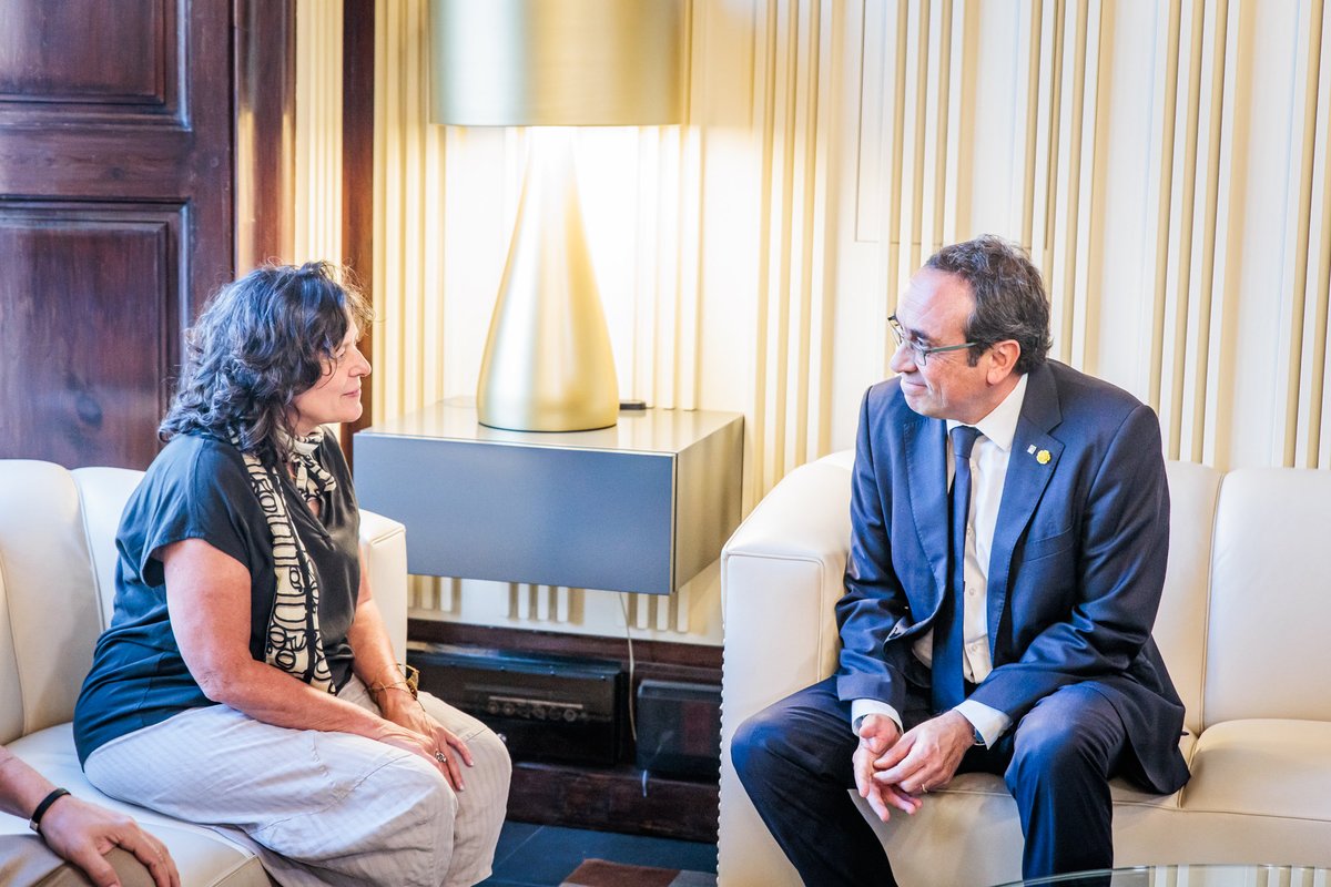 joseprull's tweet image. Donem la benvinguda al Parlament a la diputada Pilar Castillejo després de la seva detenció com a integrant de la Global Sumud Flotilla.

Celebrem el teu retorn, sana, estàlvia i lliure, a la cambra, com a representant del poble de Catalunya.