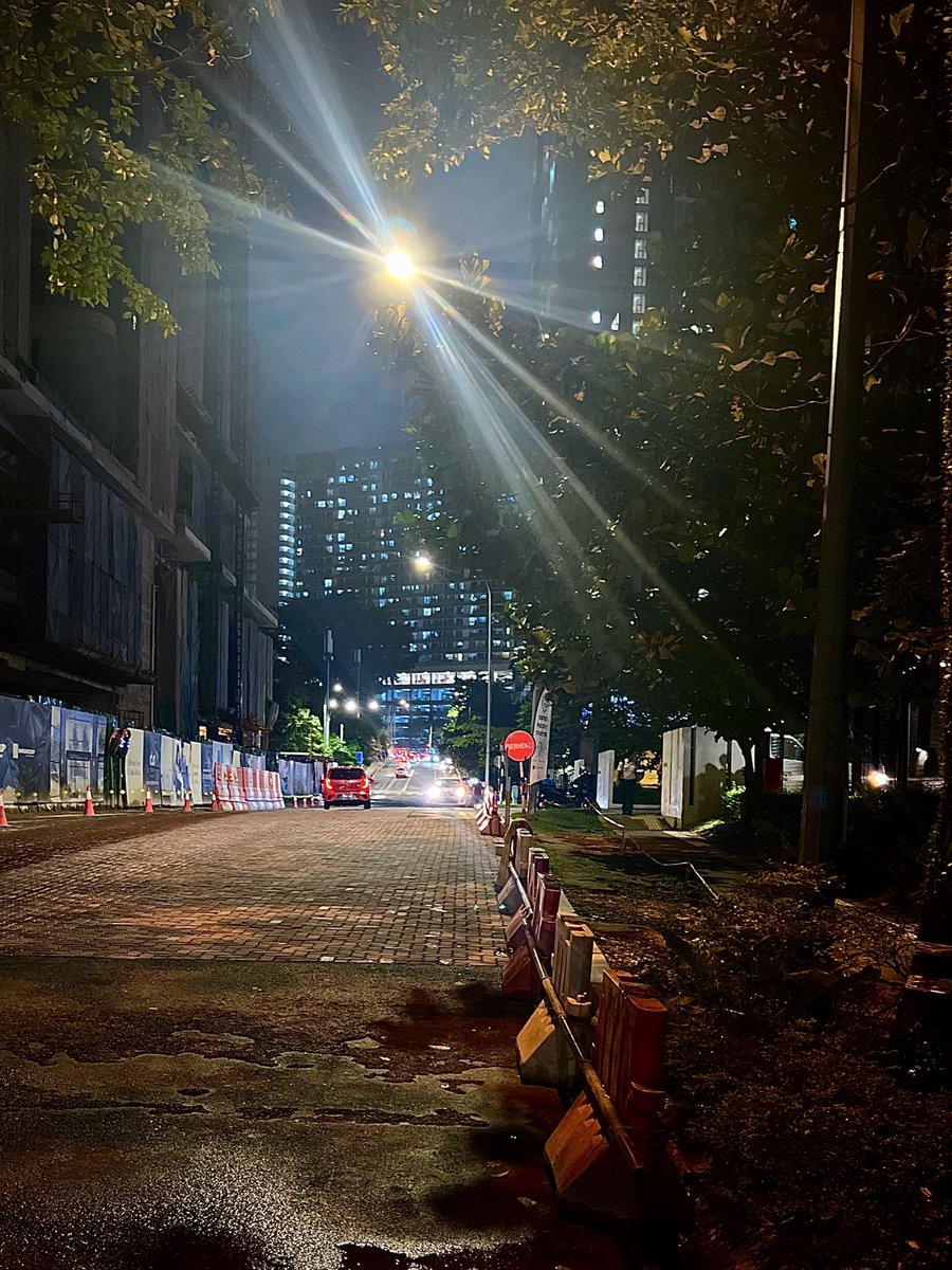 如果你跟某个人在一起
能让你情绪稳定 敞开心扉
让你更自信更爱笑 更热爱生活
让你觉得两个人比一个人更精彩
那这个人就值得你去爱。

一定会有人温柔的告诉你：

“做你想做的，错了算我的
小事你随便闹，大事往我身后靠”

所以别急 在此之前 你就好好做自己。