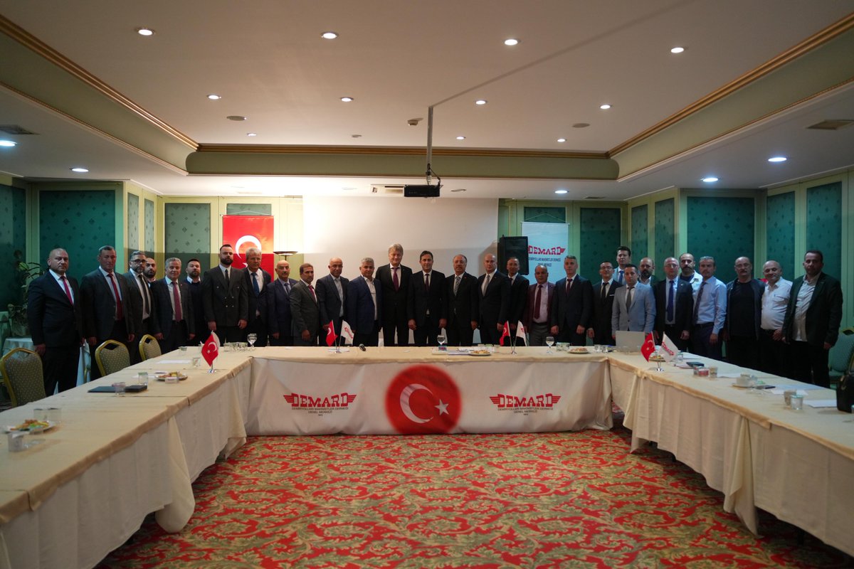 Ülkemizin dört bir yanında, gece gündüz demeden görev yapan ve çalışanlarımızın yaklaşık yüzde 40’ını oluşturan makinistlerimizi temsil eden <a href="/DEMARDGNLMRK/">DEMARD GENEL MERKEZİ</a> tarafından düzenlenen Demiryolları Makinistler Derneği Yürütme Kurulu Toplantısı’na katılım sağladık.

Yolcularımızı güvenli,