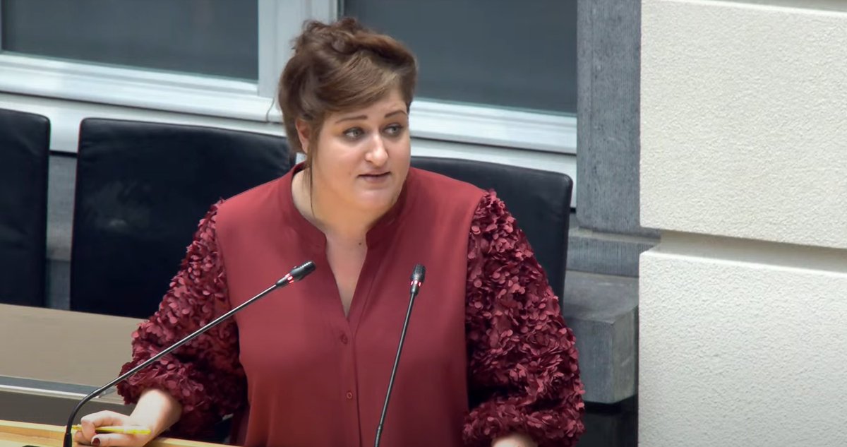 "Regels zijn niet vrijblijvend, regels hebben consequenties. Wie de regels aan zijn laars lapt, moet de gevolgen daarvan dragen. Het is hoog tijd dat deze regering haar softheid inruilt voor orde en veiligheid." <a href="/A_Blancquaert/">Adeline Blancquaert</a> #VlaParl