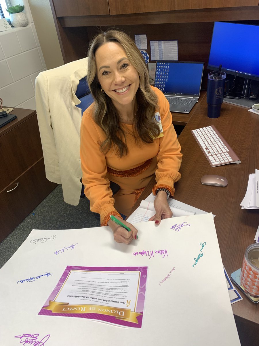 Amanda Barrett tweet media