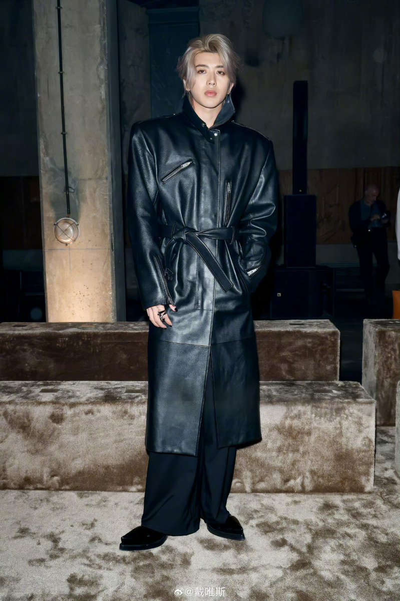 canriko126's tweet photo. Cai Xukun brought a fresh and stylish energy to Paris Fashion Week, showing great fashion sense.

KUN Enchants Paris with Mugler

#KUN #KUNxMuglerSS26 #Mugler #PFW
@kun_officialx @Mugler https://t.co/2I9ug7pgWT