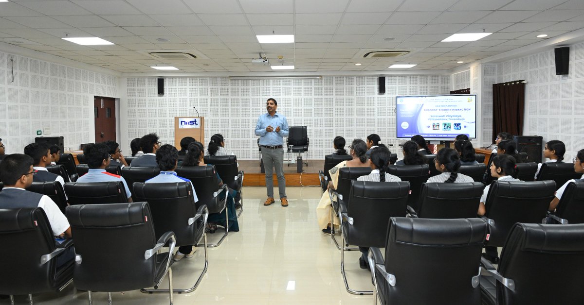 csir_niist's tweet image. 1/2 A one-day Scientist–Student Interaction and Facility Visit was organized for 35 enthusiastic students and 2 teachers from Saraswati Vidyalaya, Vattiyoorkavu.  #stemeducation #scienceeducation #researchforsociety @CSIR_IND @CsirJigyasa @DrJitendraSingh