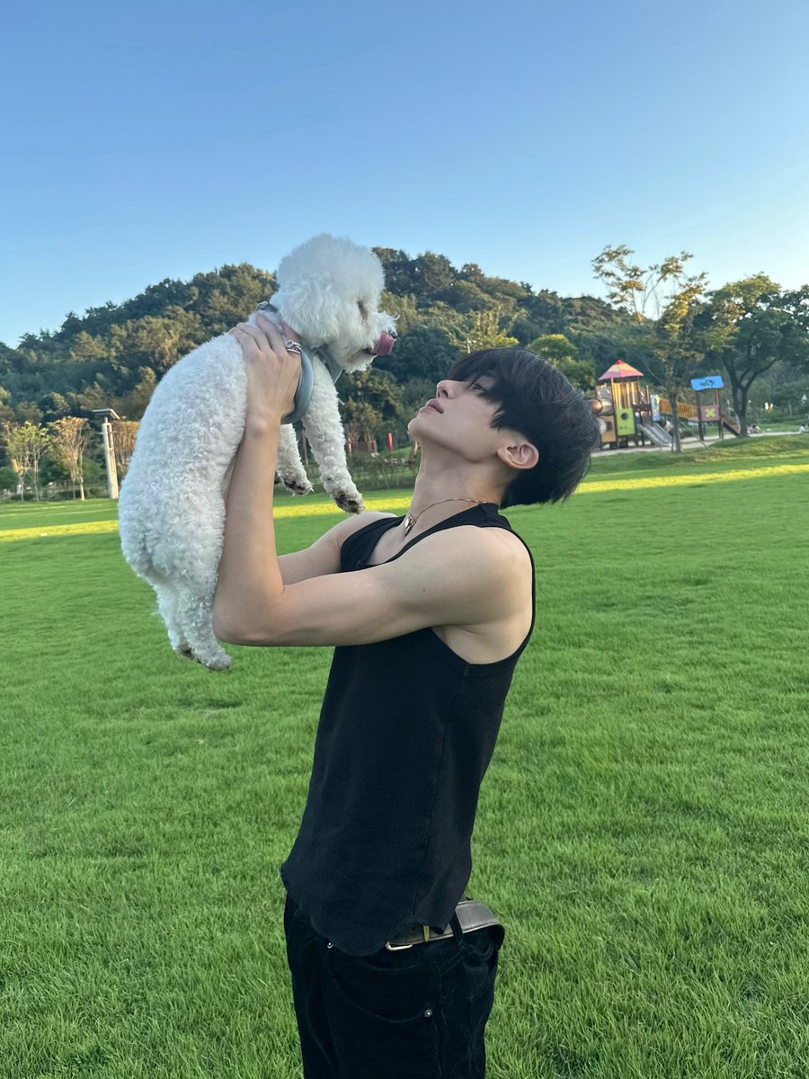 entertosiyu's tweet photo. DAMN FINE https://t.co/Bb7LRZziyX