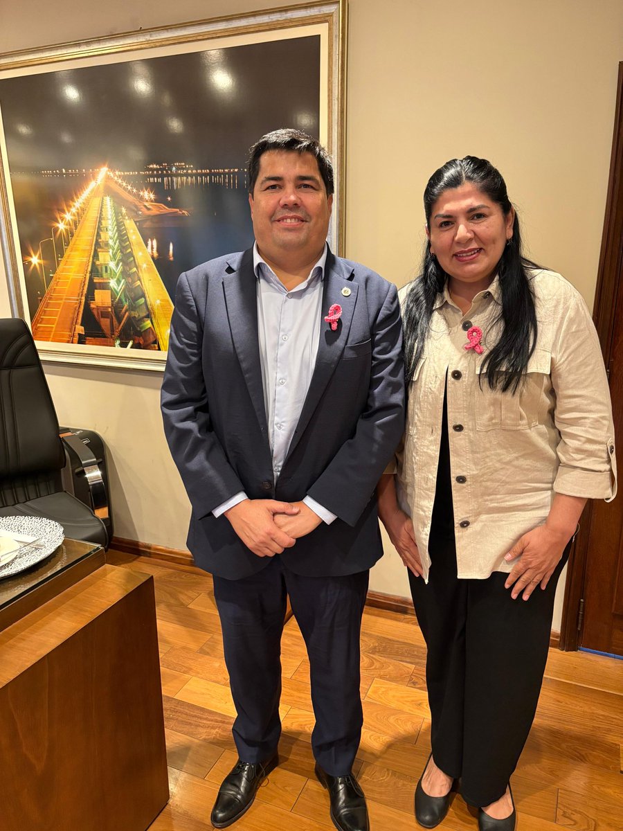 🎀 Octubre Rosa nos recuerda la importancia de cuidarnos y prevenir.

Hice entrega del lazo rosa al Director de la <a href="/ebypy/">Entidad Binacional Yacyretá</a> , <a href="/Luisbenitez_py/">Luis Benítez</a> , como símbolo de apoyo a todas las mujeres que enfrentan esta lucha con valentía. 💗