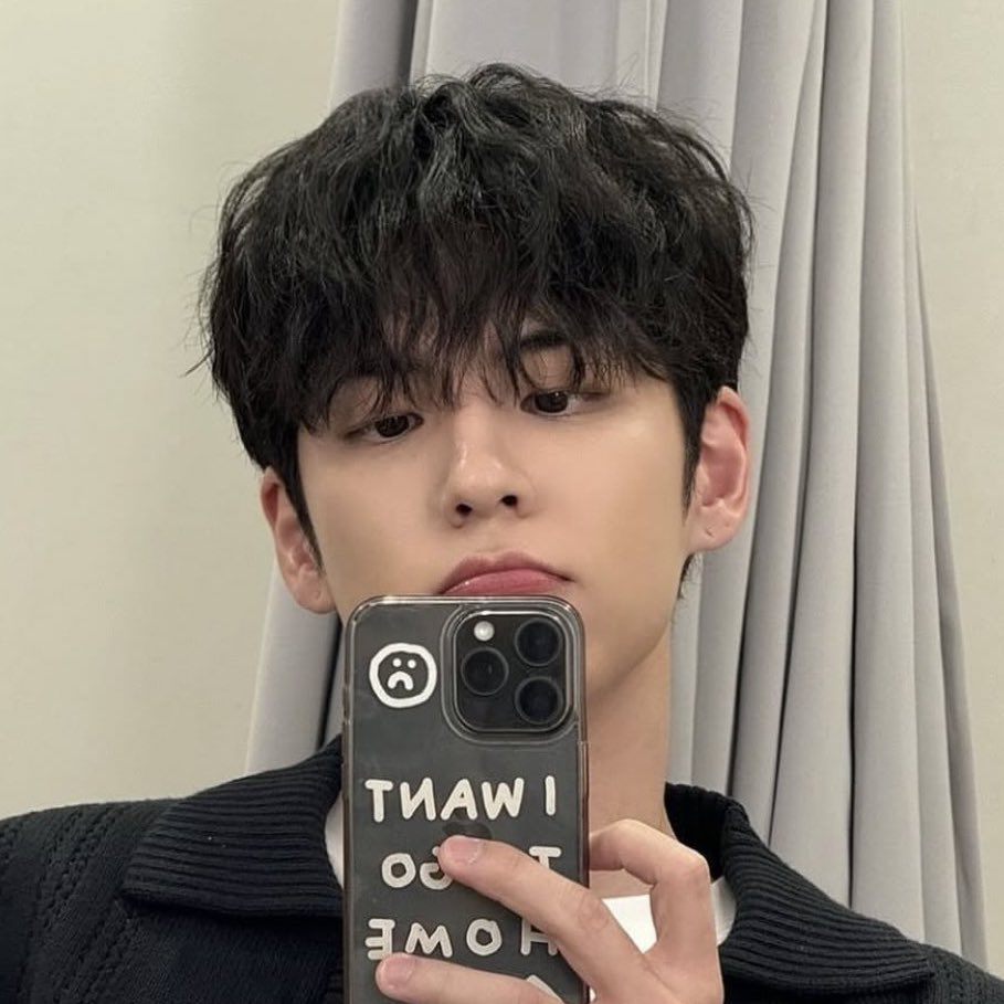 근데ㅈㅉ위험한천사님셀카는
작.정하시고 후웅..츄우기입꼬리.장착.하신셀카임...