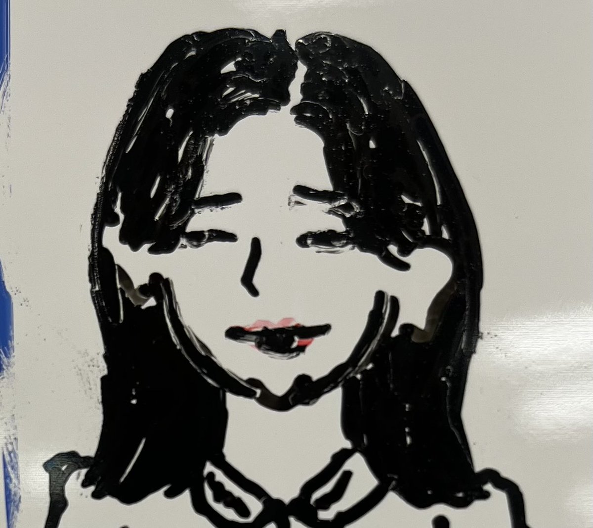 link_tsuyu's tweet image. 今日オフィスへ行ったら、ホワイトボードに私の似顔絵がありました🎨