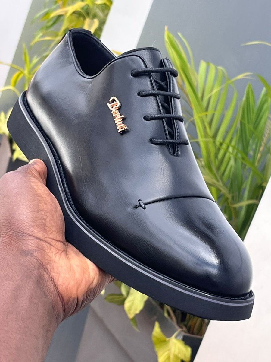 Hi X voici les dernières paires toujours en stock 
Disponible en 40-42

📍; Yaoundé, livraisons et expéditions partout 
📞698114753
