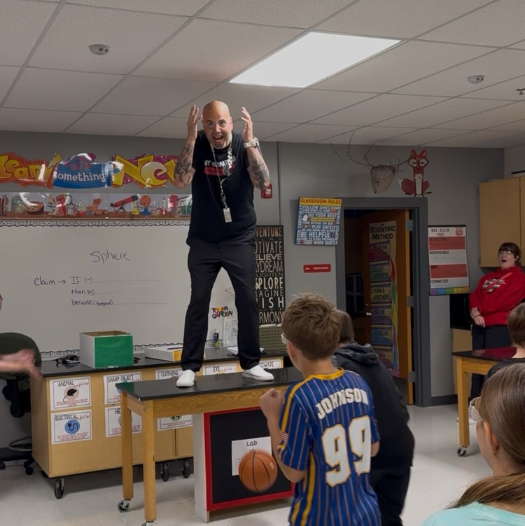 JJHSWildcats's tweet photo. 6th grade science learning about energy transfer with a little help from Dr. Pearce and Mrs. Baretz. #d12proud #funinscience https://t.co/0mZ8x2KRAW