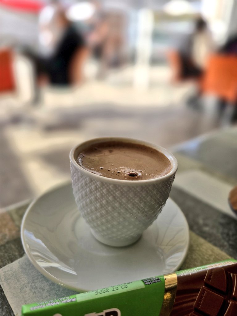 Telefonsuz , insansız 
Sakin ve sessiz bir zaman dilimine ihtiyacım var ...

#Çarşamba #mola #kahve