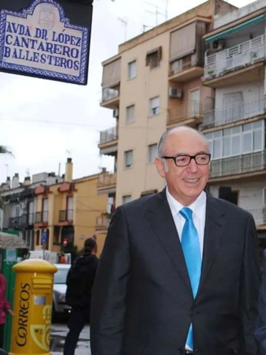 #OBITUARIO

Desde Nuestra Hermandad queremos trasladar nuestro profundo pesar por el fallecimiento de nuestro querido hermano D. Manuel López-Cantarero Ballesteros, quien fue Pregonero y Hermano Honorífico.

Rogamos una oración por el eterno descanso de su alma.
Descanse en paz.