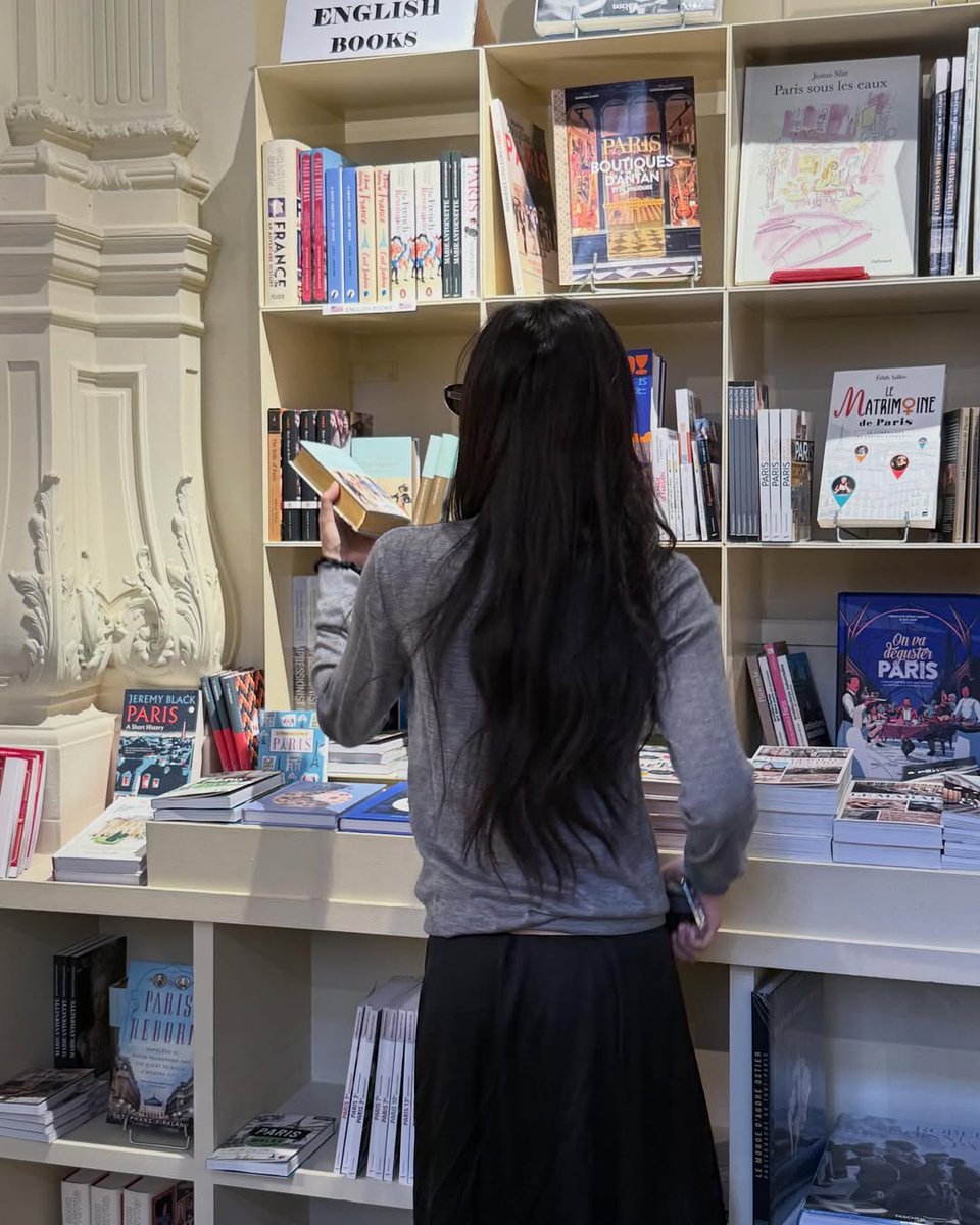 BLACKPINKGLOBAL's tweet image. [📸] #JENNIE Update (1)

“au revoir”

#블랙핑크 #제니 @oddatelier @BLACKPINK
