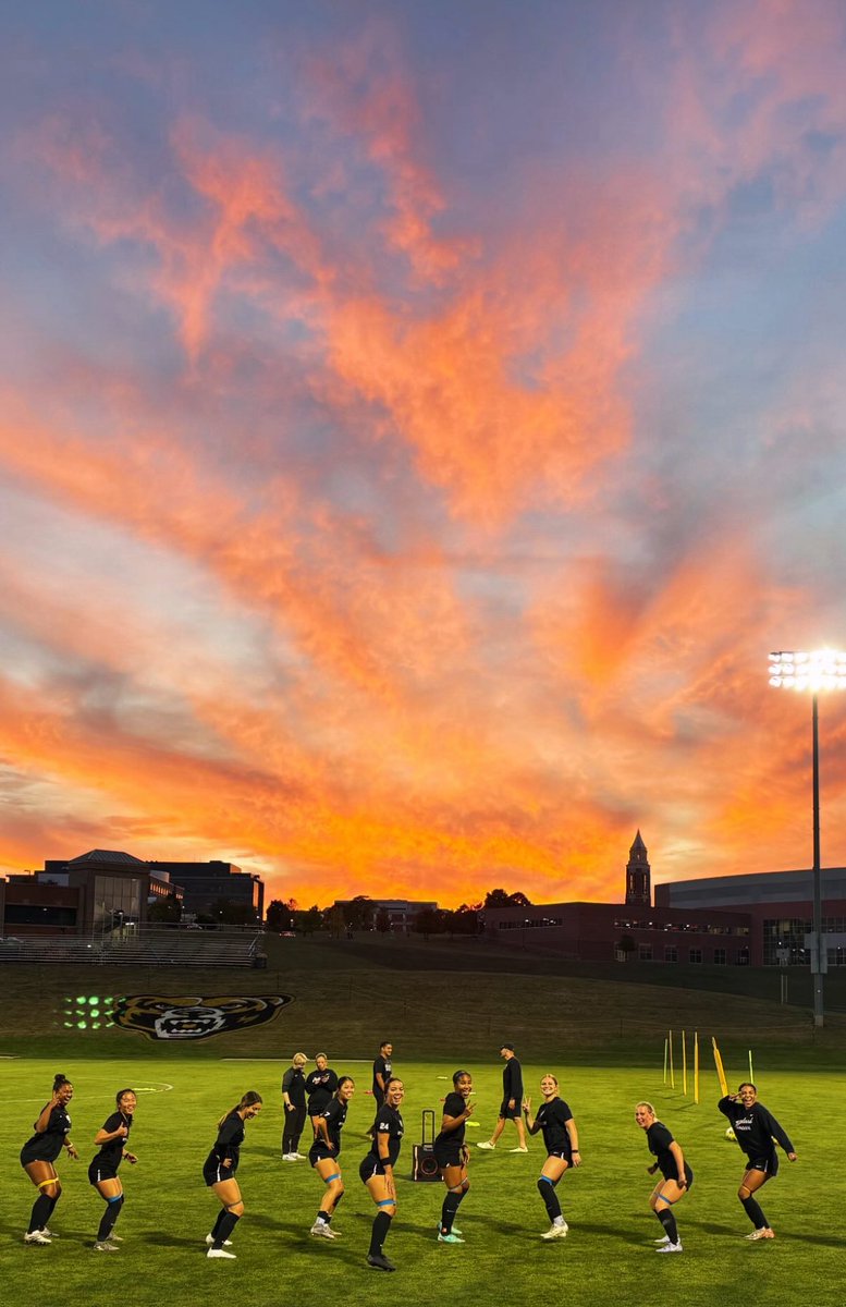 BellaHaynes0's tweet image. 3 points last week ✅
6 games to go — let's keep this streak alive.
Every match counts. Let’s make it count. 💪⚽️
#OnAMission #6ToGo #WinningMentality @HorizonLeague @NCAASoccer @OaklandWSOC @GoldenGrizzlies @csoccernews @ImCollegeSoccer 
@UnderArmour @Nike @statsports