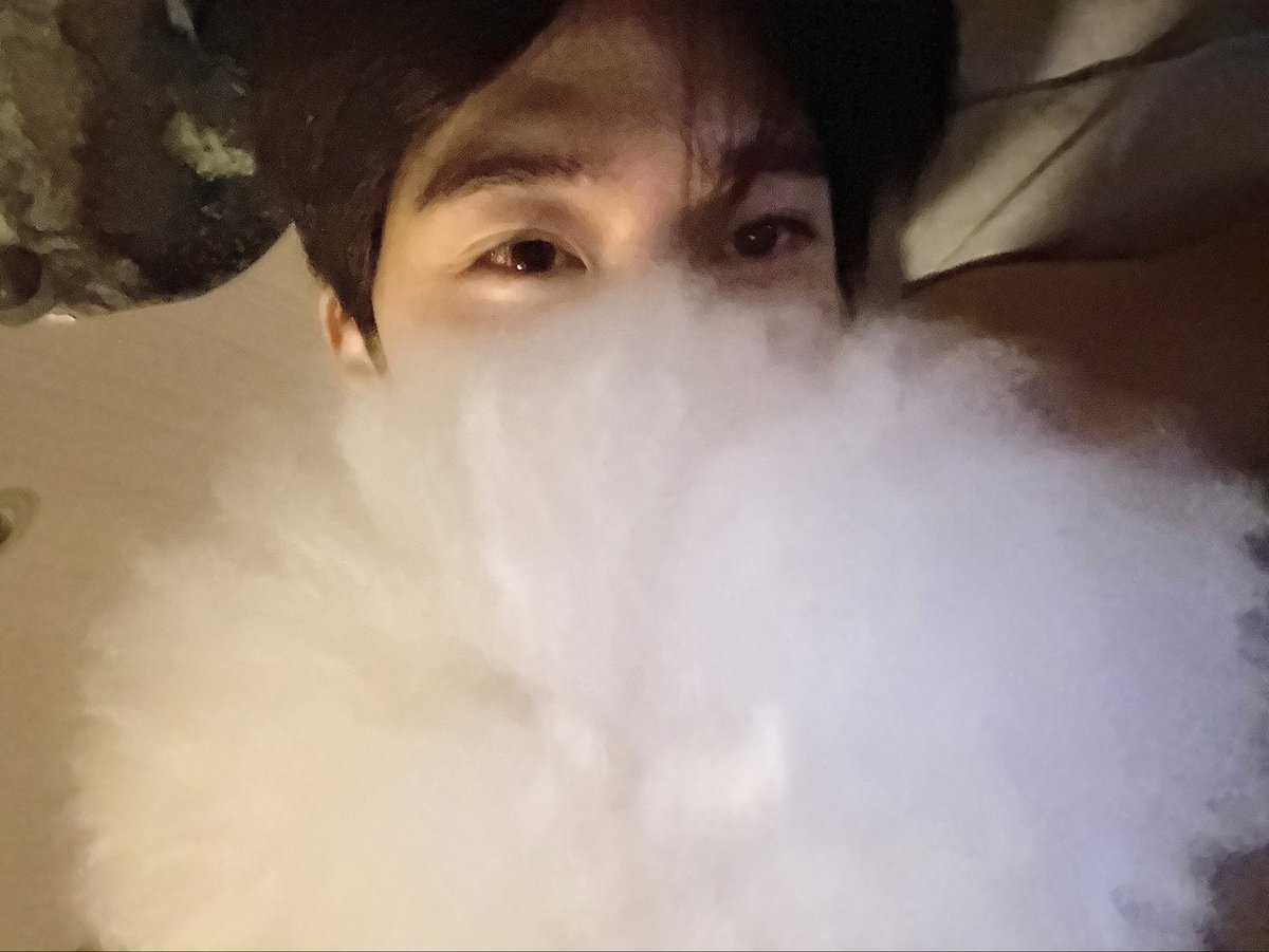 mnvuos's tweet photo. 이 사이에 1년 있다..
ㄴㅁ좋아서어떡하지 
한결같은 남자 https://t.co/1uHwEMYZZy