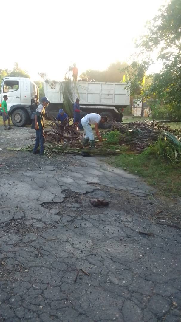 Se acciona por comunales de #Regla en la recogida de desechos sólidos #100AñosConFidel  #LaHabanaDeTodos