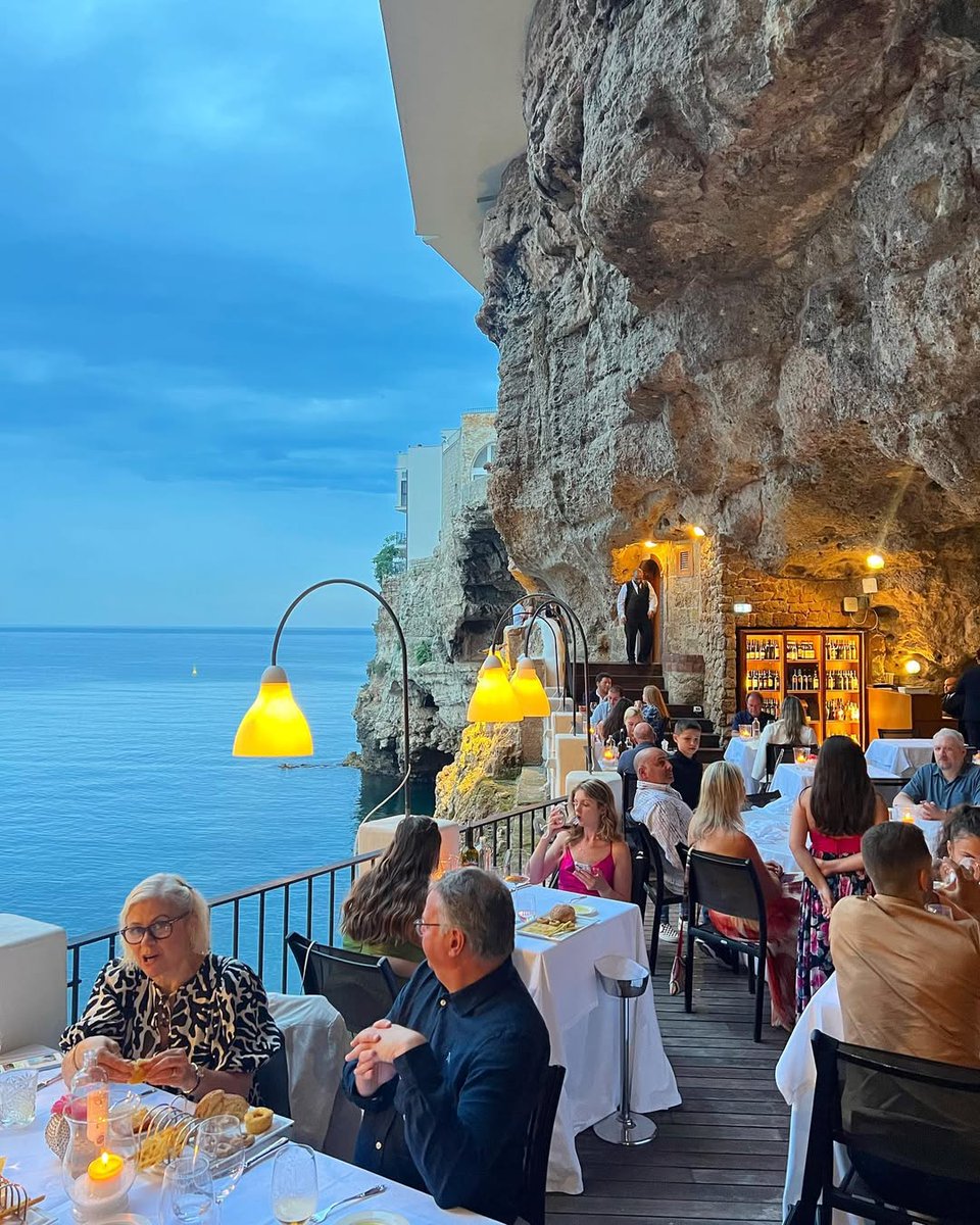 AnneAYork1's tweet photo. Enjoy a romantic dinner in the beauty of the Blue Grotto. Grottapalazzise takes you into a dreamlike world 🌊🍽️✨ https://t.co/MsviI32r4r