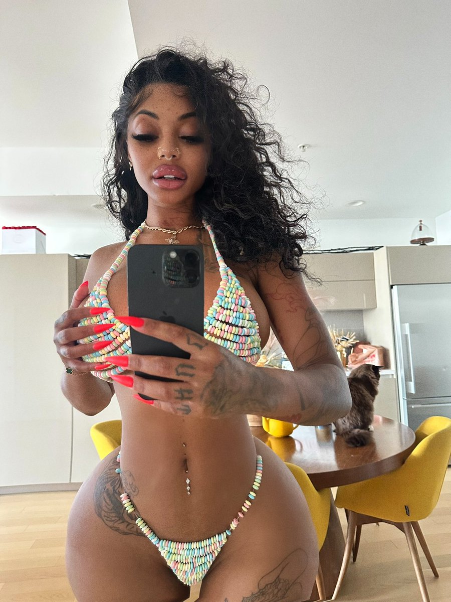 Badass_Brann101's tweet photo. Who wants to eat out my ass 🤤🍑 https://t.co/392jY9FTnL