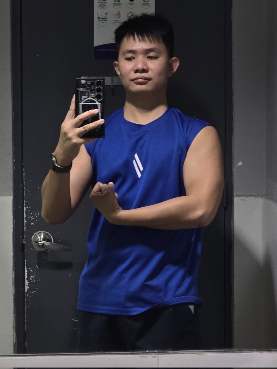 cedmc_'s tweet photo. idk how to flex but here's an after gym pic anyway haha https://t.co/hiutCtWjej