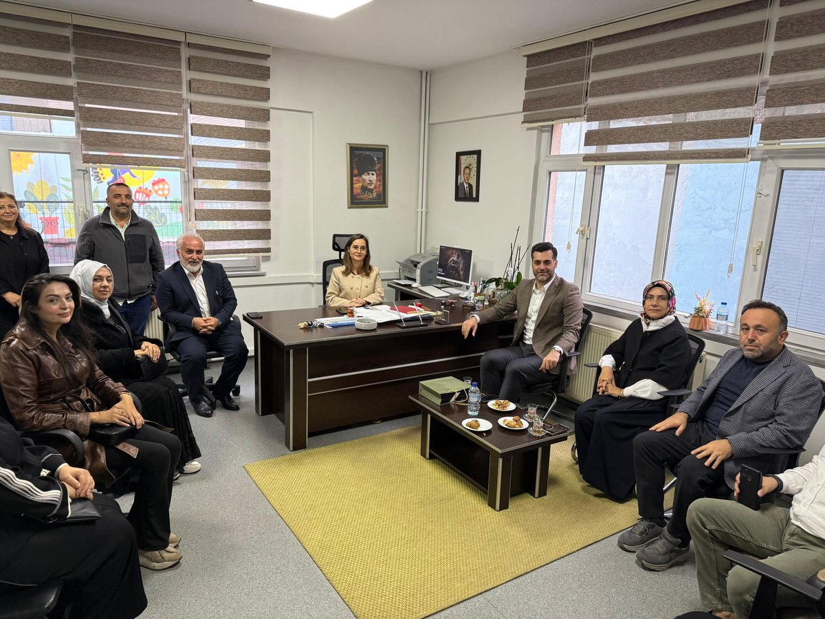 Bugün, İlçe Başkanımız Sayın Taha Sarıcaoğlu ve yönetim kurulu üyelerimizle birlikte Hasan Tan Çocuk Evleri’ni ziyaret ettik.

Çocuklarımızın sevgi dolu, güvenli ve düzenli bir ortamda büyüyor olmalarını görmek bizleri son derece mutlu etti.

Çocuklarımızın her türlü ihtiyacıyla