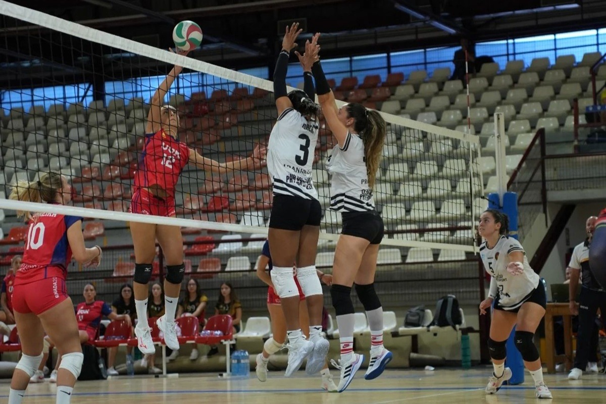 GranadaPolidep's tweet photo. #Voleibol | Los conjuntos granadinos de voleibol protagonizan el inicio de Superliga 2 Femenina

📌 https://t.co/wvngXaLjlm

#granadapolideportiva #deportegranada @FAVB_ https://t.co/cVOe65FbE5