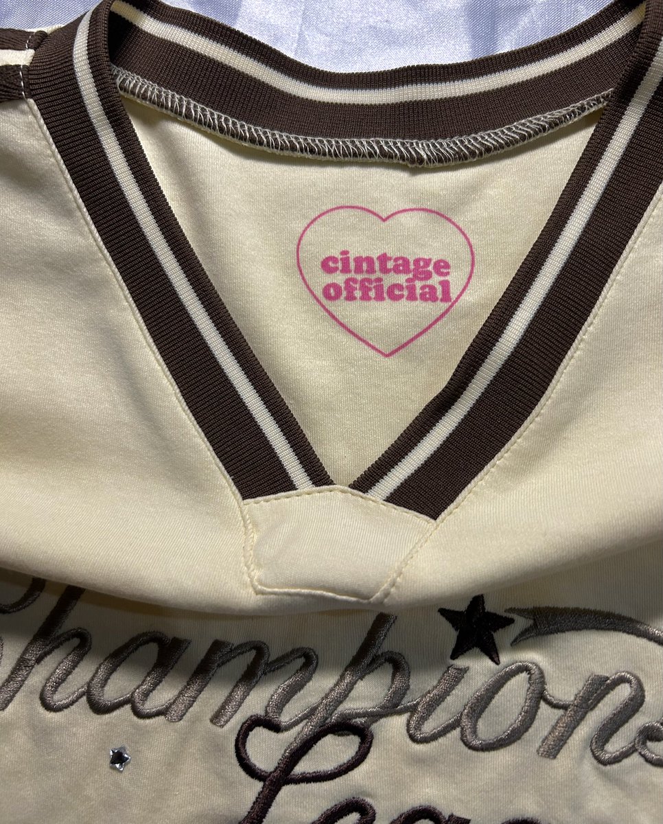 ShopxBnd's tweet photo. *Overcrop cintage สีครีม
อก40 ยาว13
💘Price: 200฿รวมส่งค่ะ 
ตำหนิ:รูมด shopไม่มีแล้วน้าสนใจDmเลยค่า #ส่งต่อ #ส่งต่อcintageshop #cintage #ส่งต่อซินเทจ #ส่งต่อstylist #เสื้อครอป #เสื้อผ้ามือสองสภาพดี #โล้ะตู้เสื้อผ้า #ส่งต่อcintage #ส่งต่อกระเป๋า #เสื้อผ้ามือ2 https://t.co/mK2ODrBNnL