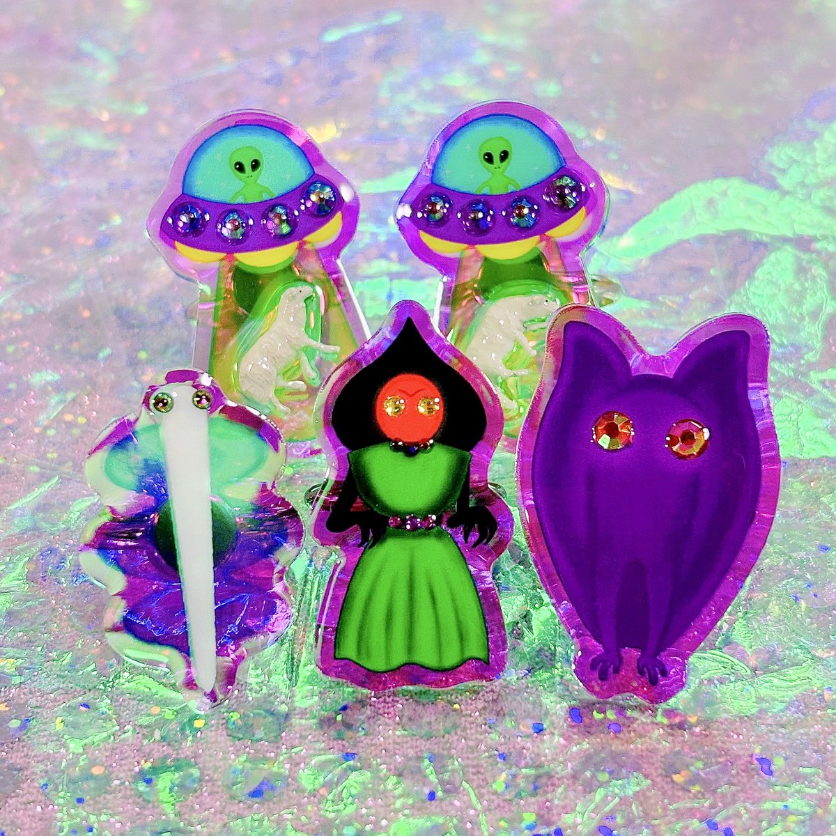 psychonomachiko's tweet photo. イカれたメンバーを紹介スルゼ‼️

4年半ぶりにツヨツヨになって復活‼️
🩵スカイフィッシュ🩵
💚フラッドウッズモンスター💚
💜モスマン💜

そして5年ぶりに登場‼️
✨🛸未知とのSo Good🛸✨

指輪と耳飾り両方アルゾ🔥🔥🔥

10/9(木) 21:00からオンラインにて販売予定‼️

今週土日の🪐宇宙交差天🪐にもツレテクヨ❤️‍🔥
見逃すなッ🔥🛸🔥