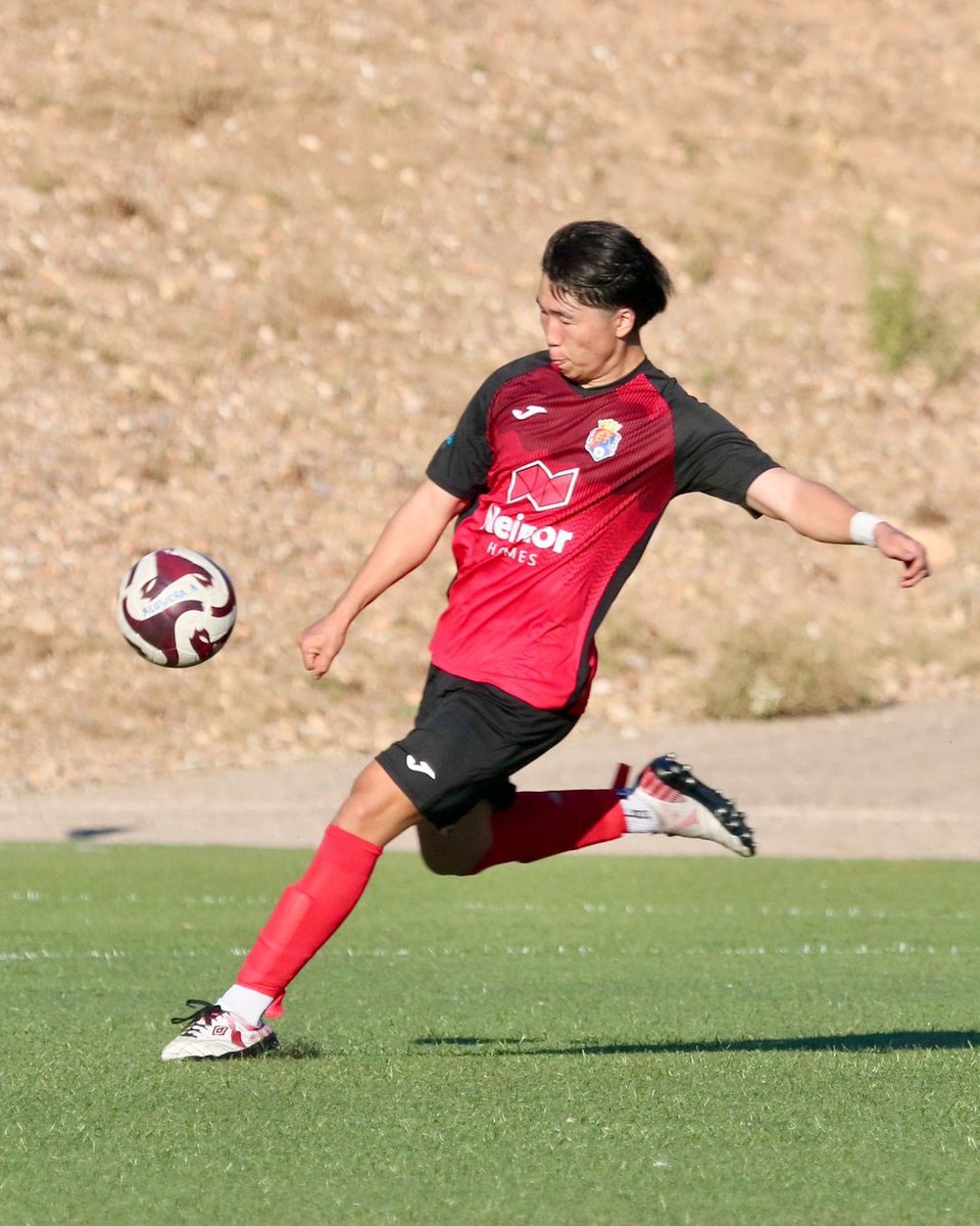 wakatakegroup's tweet photo. ⚽ Shuto Kayamori keeps growing! Playing 90 minutes for @CfAlovera in a 1–1 draw against CD Villa, he gave his all on the pitch 💪
An intense afternoon, debuting the new kits, full of pride, effort, and passion 🔴🔵

#CFAlovera 
#VamosWakatake https://t.co/X2Cl9EFO38