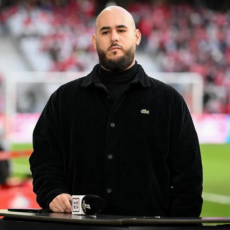 VibesFoot's tweet photo. 🔴 « 𝗦𝗜 𝗧𝗨 𝗠𝗘 𝗗𝗘𝗠𝗔𝗡𝗗𝗘𝗦 𝗦𝗜 𝗧𝗛𝗔𝗨𝗩𝗜𝗡 𝗠𝗘́𝗥𝗜𝗧𝗘 𝗦𝗔 𝗖𝗢𝗡𝗩𝗢𝗖𝗔𝗧𝗜𝗢𝗡 𝗘𝗡 𝗘́𝗤𝗨𝗜𝗣𝗘 𝗗𝗘 𝗙𝗥𝗔𝗡𝗖𝗘, 𝗖’𝗘𝗦𝗧 𝗨𝗡 𝗚𝗥𝗔𝗡𝗗 𝗡𝗢𝗡 ! » ❌

Walid Acherchour sur la convocation de Florian Thauvin. 🗣️

« Il suffit de trois bons matchs pour aller chez les Bleus ? 𝗟𝗮̀, 𝘀𝗶 𝗷𝗲 𝘀𝘂𝗶𝘀 𝗽𝗮𝗿 𝗲𝘅𝗲𝗺𝗽𝗹𝗲 𝗖𝗼𝗿𝗲𝗻𝘁𝗶𝗻 𝗧𝗼𝗹𝗶𝘀𝘀𝗼, 𝗷𝗲 𝗻𝗲 𝗱𝗼𝗿𝘀 𝗽𝗮𝘀 𝗱𝗲 𝗹𝗮 𝗻𝘂𝗶𝘁, 𝗷𝗲 𝘀𝗮𝘂𝘁𝗲 𝗽𝗮𝗿 𝗹𝗮 𝗳𝗲𝗻𝗲̂𝘁𝗿𝗲. 

Ça fait un an qu’il porte Lyon, le milieu de terrain de la sélection a déjà été décimé, 𝗶𝗹 𝗻'𝗮 𝗷𝗮𝗺𝗮𝗶𝘀 𝗲́𝘁𝗲́ 𝗮𝗽𝗽𝗲𝗹𝗲́, 𝗲𝘁 𝗾𝘂𝗮𝗻𝗱 𝗼𝗻 𝗽𝗼𝘀𝗲 𝗹𝗮 𝗾𝘂𝗲𝘀𝘁𝗶𝗼𝗻 𝗮̀ 𝗗𝗶𝗱𝗶𝗲𝗿 𝗗𝗲𝘀𝗰𝗵𝗮𝗺𝗽𝘀, 𝗶𝗹 𝗻𝗼𝘂𝘀 𝗱𝗶𝘁 𝗾𝘂’𝗶𝗹 𝗳𝗮𝘂𝘁 𝘀𝗲 𝘁𝗼𝘂𝗿𝗻𝗲𝗿 𝘃𝗲𝗿𝘀 𝗹𝗮 𝗷𝗲𝘂𝗻𝗲𝘀𝘀𝗲. 

Alors pour Thauvin, pourquoi il ne va pas chercher chez les Espoirs, 𝘂𝗻 𝗗𝗶𝗹𝗮𝗻𝗲 𝗕𝗮𝗸𝘄𝗮 𝗽𝗮𝗿 𝗲𝘅𝗲𝗺𝗽𝗹𝗲 ? 𝗜𝗹 𝗳𝗮𝗶𝘁 𝘂𝗻 𝗺𝗲𝗶𝗹𝗹𝗲𝘂𝗿 𝗱𝗲́𝗯𝘂𝘁 𝗱𝗲 𝘀𝗮𝗶𝘀𝗼𝗻 𝗾𝘂𝗲 𝗧𝗵𝗮𝘂𝘃𝗶𝗻, 𝗹𝗮𝗿𝗴𝗲𝗺𝗲𝗻𝘁. » 

🗞️ @AfterRMC