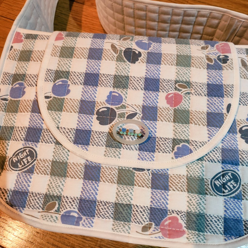 _om0cha_'s tweet photo. なかなか売れずに居たブロ～チ（現在は出品停止中）を着けてみたら、とっても素敵でした。おまけとしてお付けしようかな・・・。 https://t.co/osgA9uPShZ