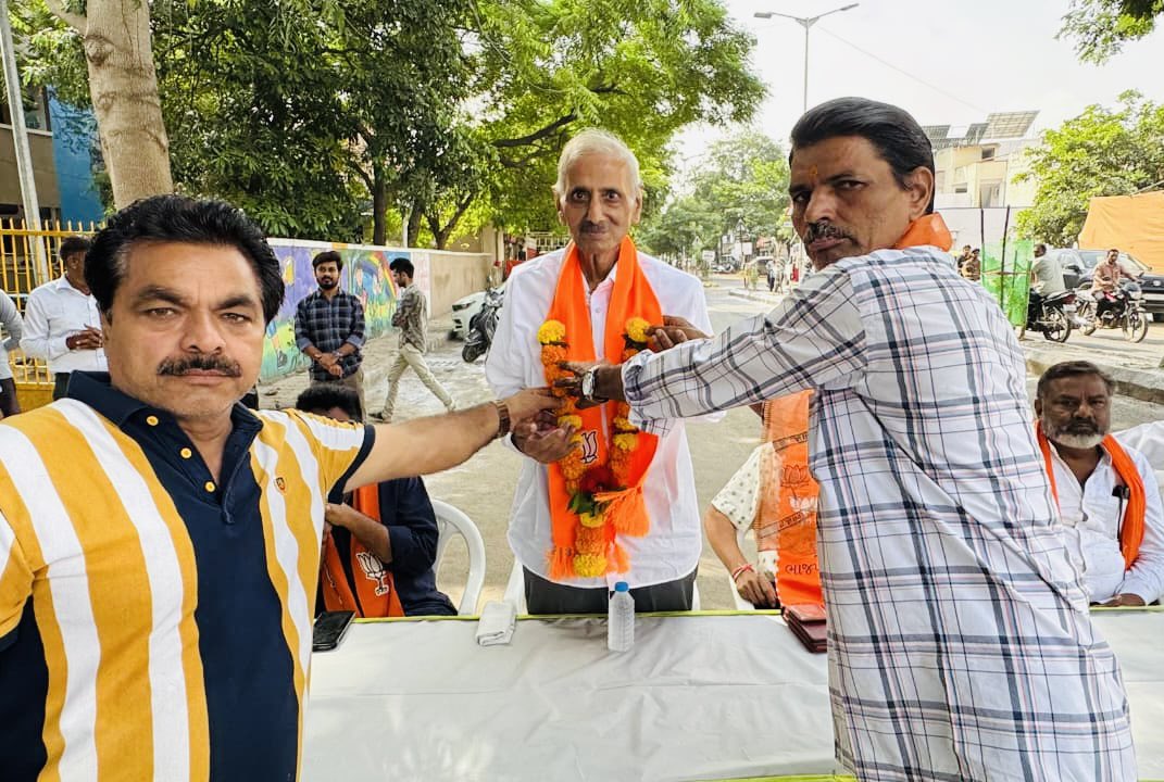 babusinhbjp's tweet photo. અટલ વિશ્વાસનો વિકાસપથ...
વટવા વિધાનસભાના વટવા વોર્ડમાં જનસુખાકારીમાં વધારો કરવાના ભાગરૂપે વિવિધ માર્ગોના ખાતમુર્હત પ્રસંગે ઉપસ્થિત રહ્યો.
#development #ViksitBharat #BJP4IND #BJPGujarat #mlavatva #mlababusinhjadav #VatvaVidhansabha https://t.co/LW0CQLyMMI