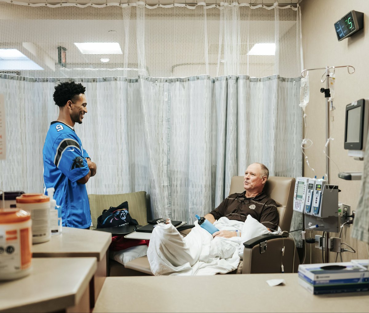 CLTure's tweet image. Bryce Young, A’Shawn Robinson, D.J. Wonnum, Thomas Incoom, and company spent some time chatting with patients at Atrium Health Levine yesterday. The NFL’s Crucial Catch campaign, which aims to fight cancer through early detection, kicks off this week. #KeepPounding