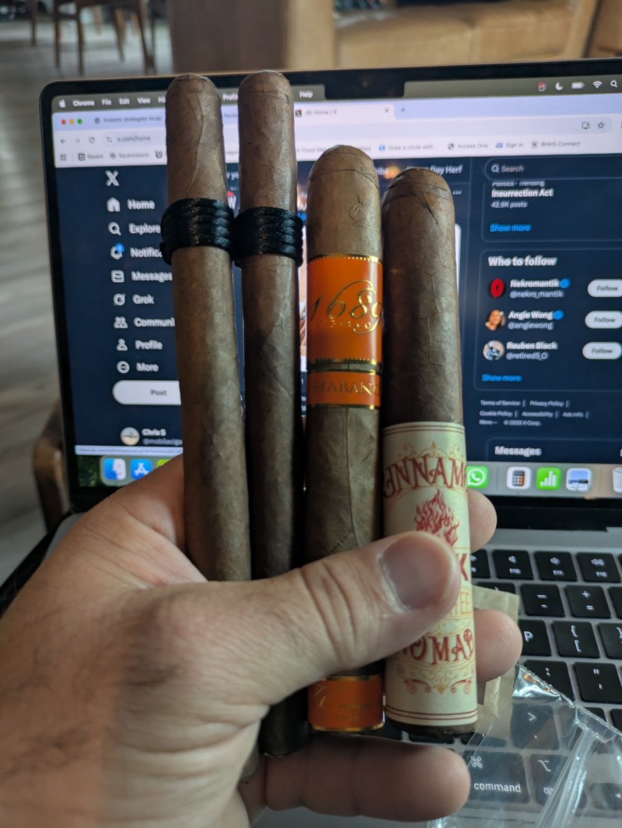 mobilecigarbox's tweet photo. Hey look, a cup of coffee! Also, some @1689CigarsCo smokes courtesty of @clmcgown 

Never smoked anything of theirs, but I'm working a concert tonight so I think this is the time. https://t.co/ZRfHfhvnkZ